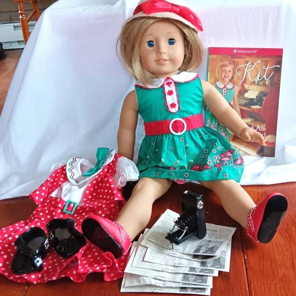 American Girl Doll Kit Kitteridge 18" 2 Outfits & Accessories Reporter